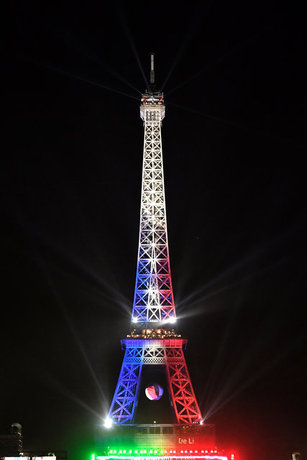 برج ایفل در پاریس در جریان مسابقات یورو