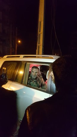 امیر کیومرث حیدری فرمانده نیروی زمینی ارتش، دو نصفه شب در منطقه مسکن مهر سرپل‌ذهاب می‌چرخید و خودش بین مردم چادر پخش می‌کرد