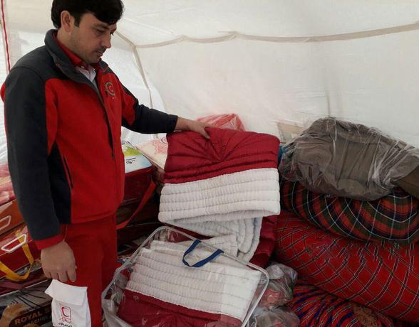 یک عروس بجنوردی، جهیزیه خود را به مردم زلزله‌زده کرمانشاه اهداء کرد