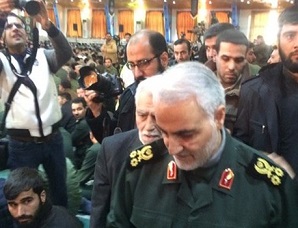 اللواء سليماني يحضر مراسم تأبين شهداء اعتداء زاهدان الارهابي