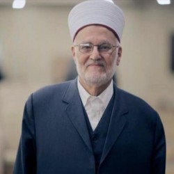 الاحتلال الاسرائيلي يُبعد الشيخ عكرمة صبري عن الأقصى لمدة أسبوع