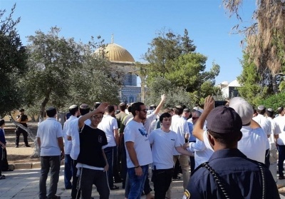 مستوطنون يقتحمون المسجد الأقصى بحماية من شرطة الاحتلال