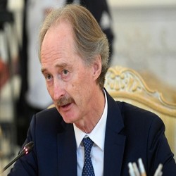 وزير الخارجية وبيدرسون يبحثان مستجدات الأزمة السورية والجهود السياسية المبذولة حيالها