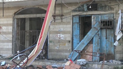 مشاهد الدمار الناجم عن تفجير بوابة مطار عدن