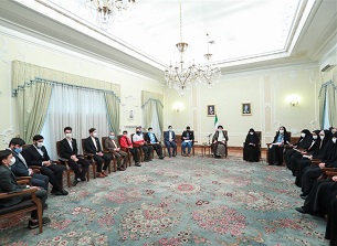 اليوم الوطني لمقارعة الاستكبار مناسبة عظمى في التاريخ النضالي للشعب الايراني