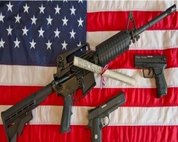 المحكمة العليا للولايات المتحدة منقسمة حول حق الأمريكيين في حمل السلاح