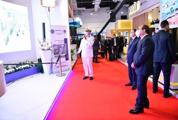 السيسي يفتتح معرض ومؤتمر النقل الذكي واللوجستيات