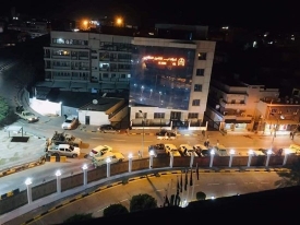مصدر ليبي: المسلحون الذين سيطروا على مقرات حكومية يطالبون بتأجيل الانتخابات الرئاسية