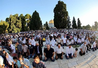45 ألف مصل يؤدون صلاة الجمعة في المسجد الأقصى
