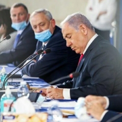 نتنياهو يؤكد مواصلة العدوان على غزة إثر اجتماعه بوزير الحرب وقيادات عسكرية للاحتلال