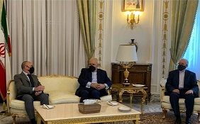 ظريف يدعو الى مرحلة جديدة من التعاون في العلاقات الايرانية الايطالية