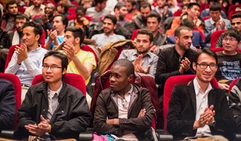 10 آلاف طالب أجنبي يدرسون في جامعة العلوم التطبيقية في ايران