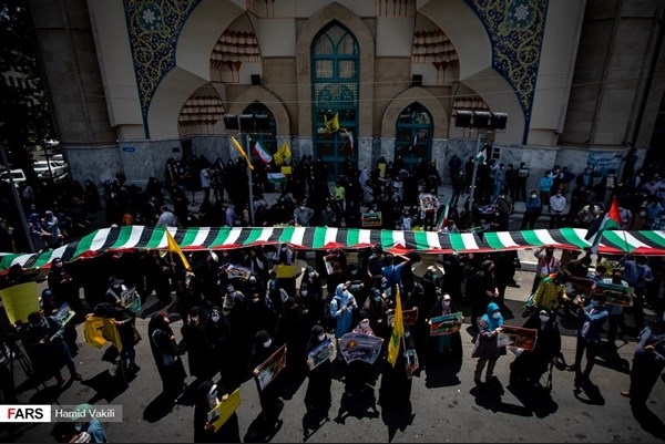 بالصورة: تجمع عفوي للطلاب وعموم ابناء الشعب الايراني دعما للشعب الفلسطيني