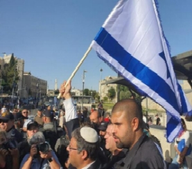 عضو الكنيست المتطرف ايتمار بن غفير يفشل من اقتحام الأقصى بعد تصدي المقدسيين له