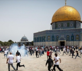 مستوطنون يقتحمون الأقصى وينظمون مسيرات والإحتلال يستنفر بالقدس قبيل مسيرة الأعلام