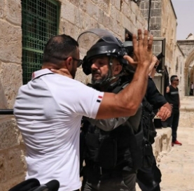 مستوطنون يعتدون على أهالي الشيخ جراح في القدس