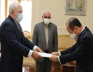 سفير كوريا الجنوبية الجديد يُقدّم أوراق اعتماده لوزير الخارجية الإيراني