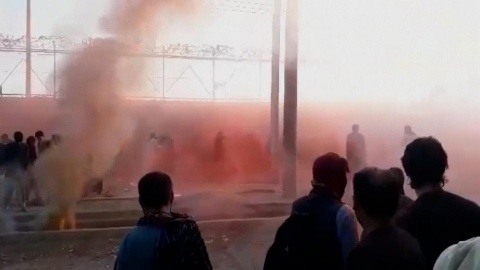 إطلاق الغازات المسيلة للدموع لتفريق الحشود في مطار كابول