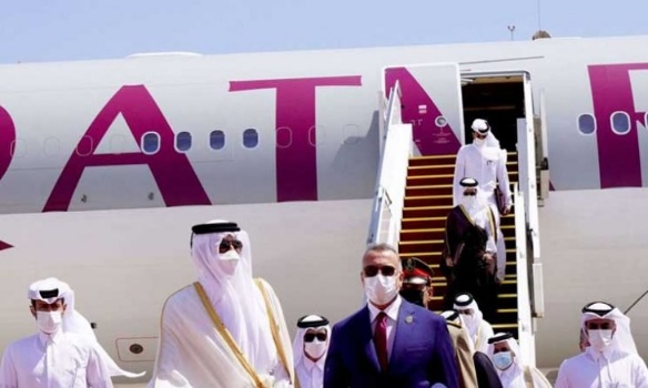 الكاظمي يستقبل أمير قطر في مطار بغداد