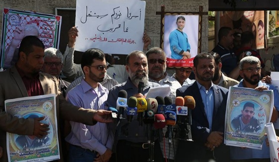 اعتصام تضامني في رام الله مع الأسرى الفلسطينيين في سجون الاحتلال اعتصام تضامني في رام الله مع الأسرى الفلسطينيين في سجون الاحتلال