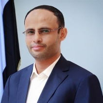 الرئيس المشاط يزور المكتب التنفيذي للرؤية الوطنية ووزارة التخطيط للاطلاع على الخطط التنفيذية للدولة