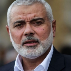 هنية يبرق الى الإمام الخامنئي والسيد رئيسي مهنئًا بذكرى انتصار الثورة الإسلامية