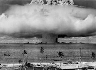 62 عامًا على التفجيرات النووية في الجزائر .. فرنسا مُطالبة بفتح الأرشيف وتطهير الأماكن