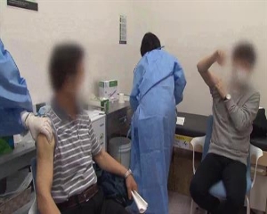 السلطات الصحية تبدأ إعطاء جرعة رابعة من لقاح كورونا لمى تلقى ثلاث جرعات