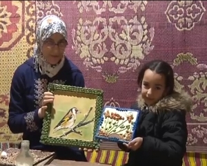 فنانة تشكيلية تسعى إلى نقل خبرتها إلى الأطفال لترسيخ ثقافة الحفاظ على البيئة