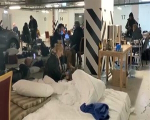فندق راديسون بلو في وسط كييف يتحول إلى ملجأ مع تواصل العملية العسكرية الروسية