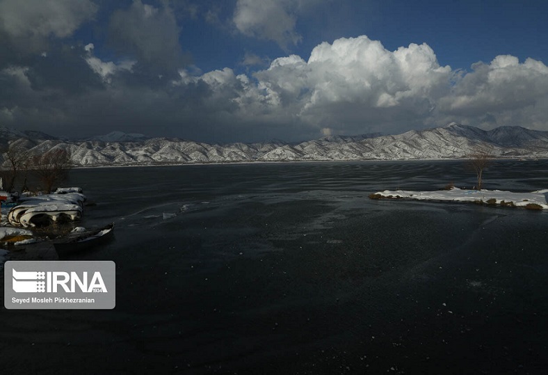 بالصورة: بحيرة زريبار جنة في غرب ايران