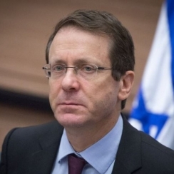 أعلام حزب الله وفلسطين وهتافات مؤيدة للشهيد سليماني تتوسط تظاهرات مناهضة لزيارة هرتسوغ للبلاد