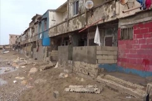 موج البحر يهدد بتهجير عشرات العائلات في طرابلس
