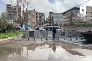 الاحتلال يعيد نصب حواجزه بمحيط منزل عائلة سالم بحي الشيخ جراح