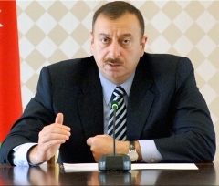علييف يبحث مع وزير الطرق الإيراني سبل تعزيز التعاون بين البلدين