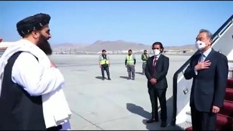 وزير الخارجية الصيني يصل إلى كابول في أول زيارة له لبحث عدد من القضايا وعقد الاجتماعات