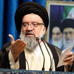 خطیب الجمعة في طهران: لینتظر الأمریکیون هزیمة مُذلة أخرى