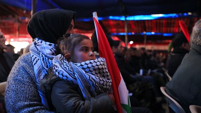 مهرجان جماهيري في مخيم اليرموك بدمشق إحياء ليوم الأرض الفلسطيني