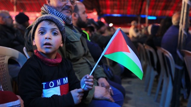 مهرجان جماهيري في مخيم اليرموك بدمشق إحياء ليوم الأرض الفلسطيني