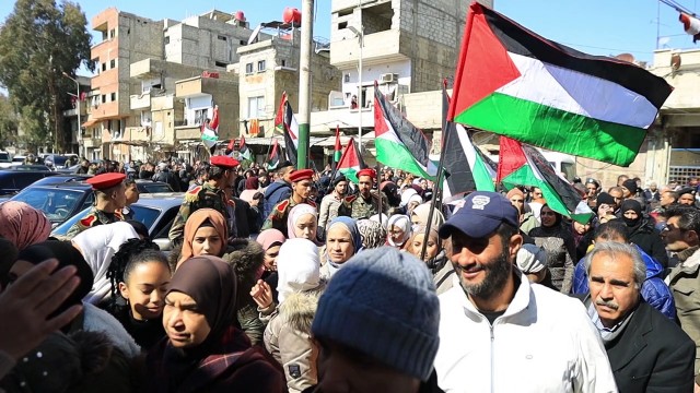 مهرجان جماهيري في مخيم اليرموك بدمشق إحياء ليوم الأرض الفلسطيني