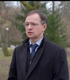 رئيس الوفد الروسي المفاوض: منع المتطرفين في أوكرانيا إجلاء المدنيين جريمة حرب