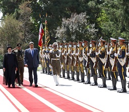 رئيسي يستقبل نيكولاس مادورو رسمياً