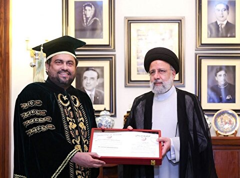 جامعة كراتشي تمنح الرئيس الإيراني الدكتوراه الفخرية