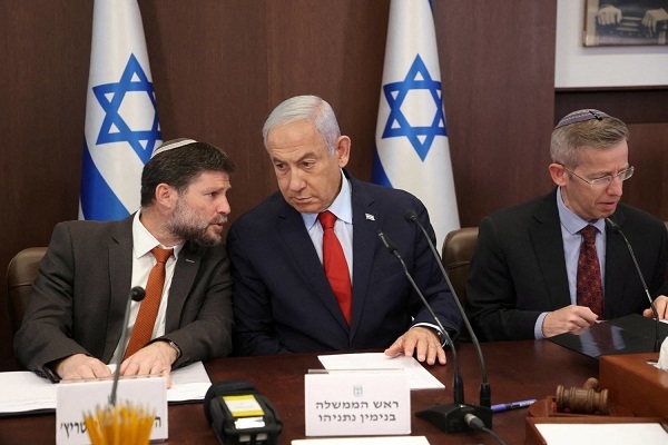 هآرتس: إسرائيل يديرها خائنون.. ونتنياهو يقودها إلى الهاوية