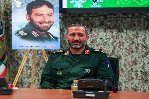 العميد موسوي لـ ترامب: انظر إلى صور الأقمار الصناعية