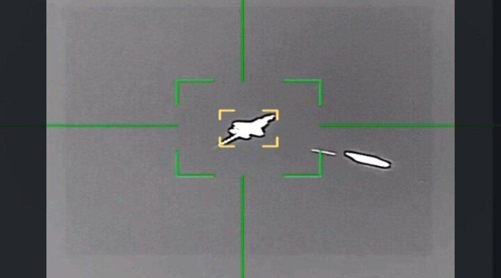 أنباء عن احتمال أسر طيار أمريكي بعد إسقاط مقاتلته في الأجواء الإيرانية/ فشل المحاولات الأمريكية لإنقاذ طيار