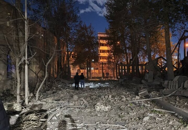 غارة  صهيو-أمريكية تستهدف جامعة 