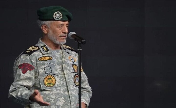 الادميرال سياري: الجيش الايراني يعزز قدراته الدفاعية بما يتناسب مع التهديدات