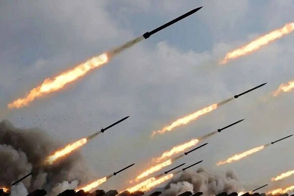 هجوم بالصواريخ والطائرات المسيرة على ملاجئ المقاتلات الامريكية في قاعدة الأزرق