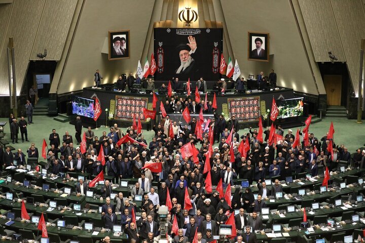 نواب البرلمان الإيراني: الرسالة الاستراتيجية لقائد الثورة الإسلامية ميثاقٌ لصون العزة والأمن والوحدة